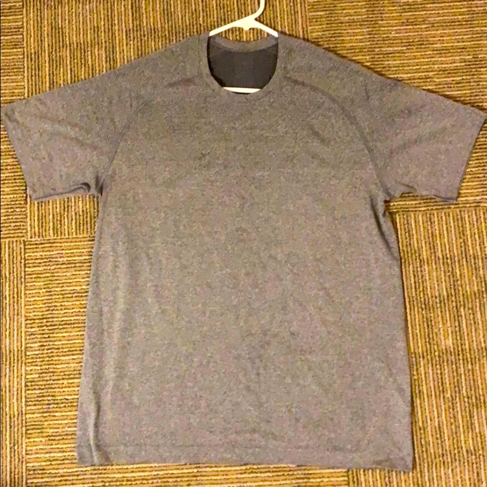 COPY - Lululemon men’s mental vent tech shirt